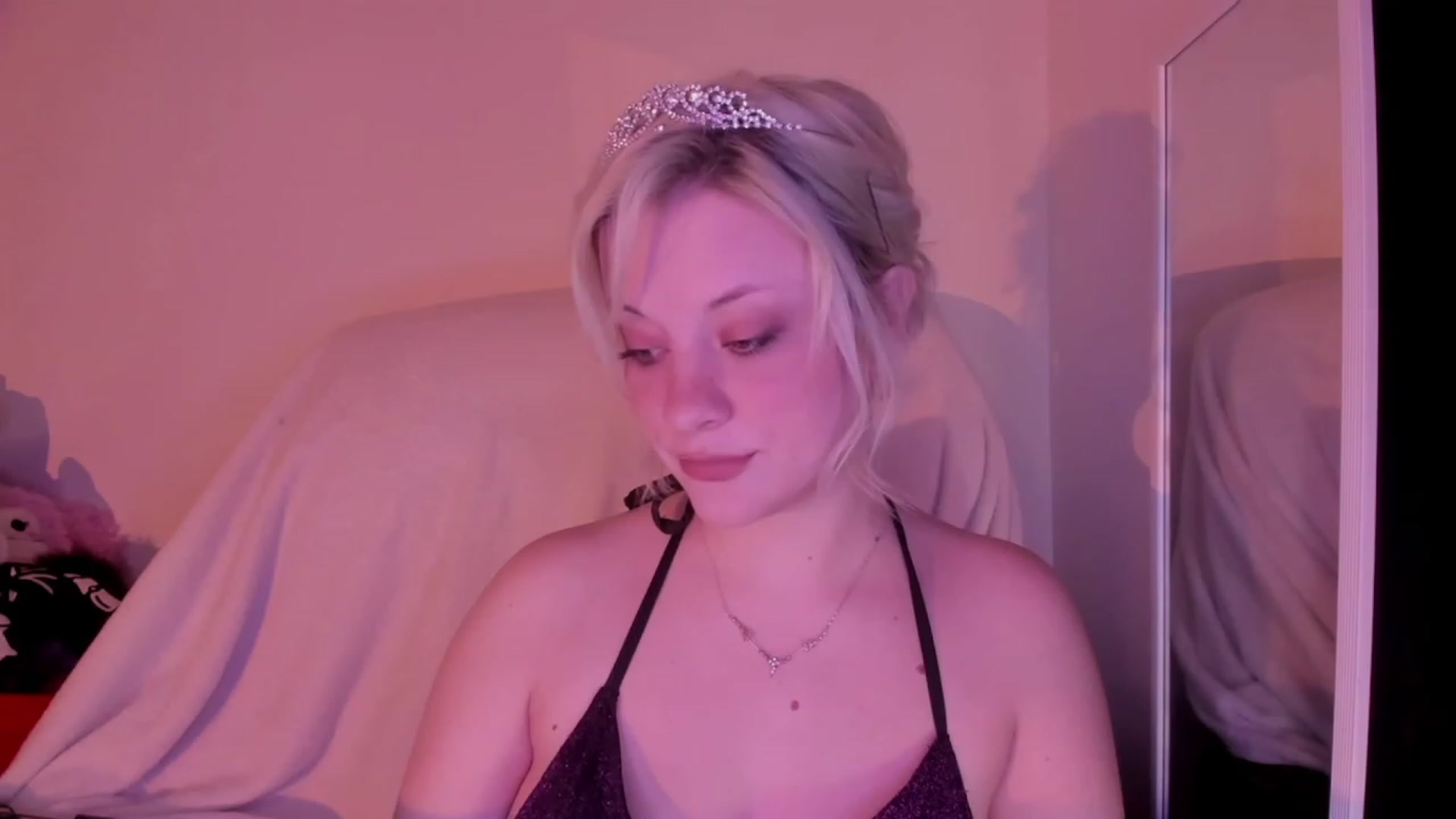 Gallery image thumbnail from flooziy's myfreecams stream on, 11/24/2022, 09:28 image 10 of 20
