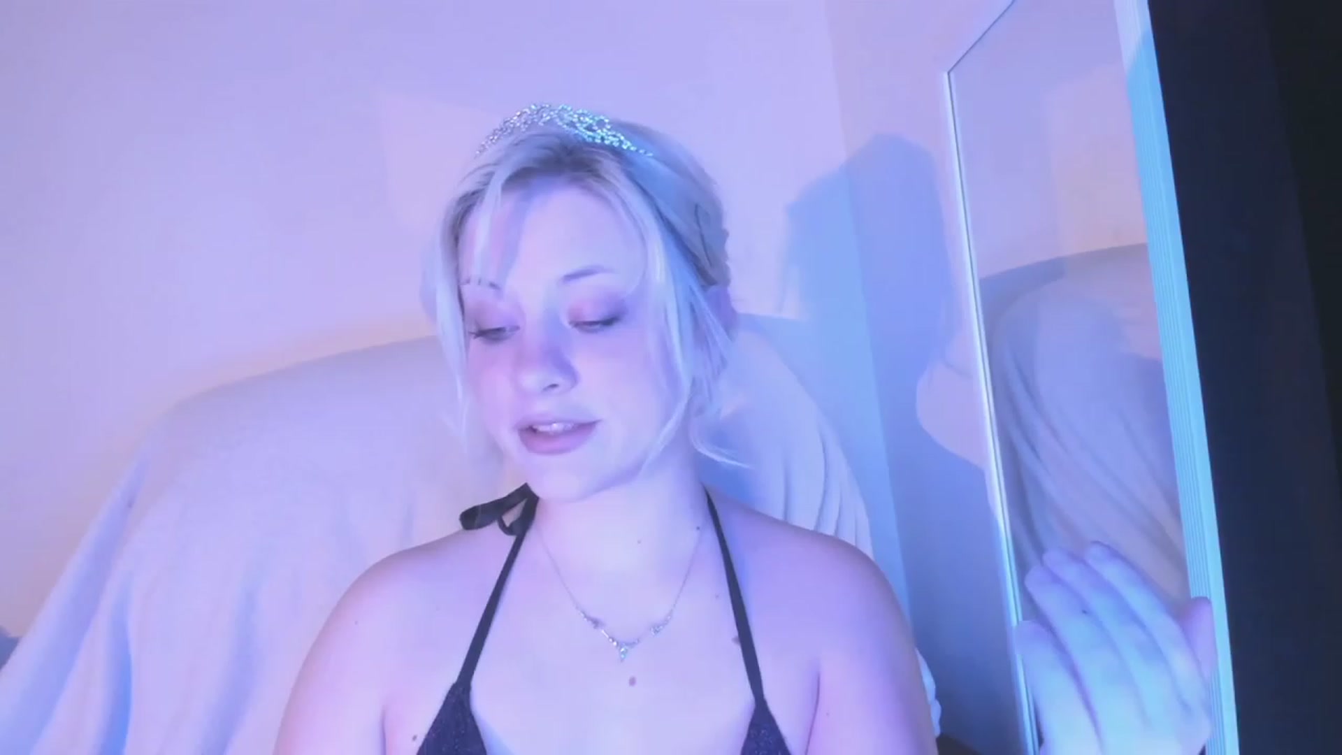 Gallery image thumbnail from flooziy's myfreecams stream on, 11/24/2022, 09:28 image 19 of 20
