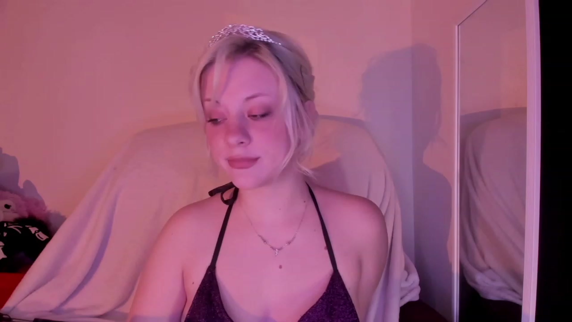 Gallery image thumbnail from flooziy's myfreecams stream on, 11/24/2022, 09:28 image 8 of 20