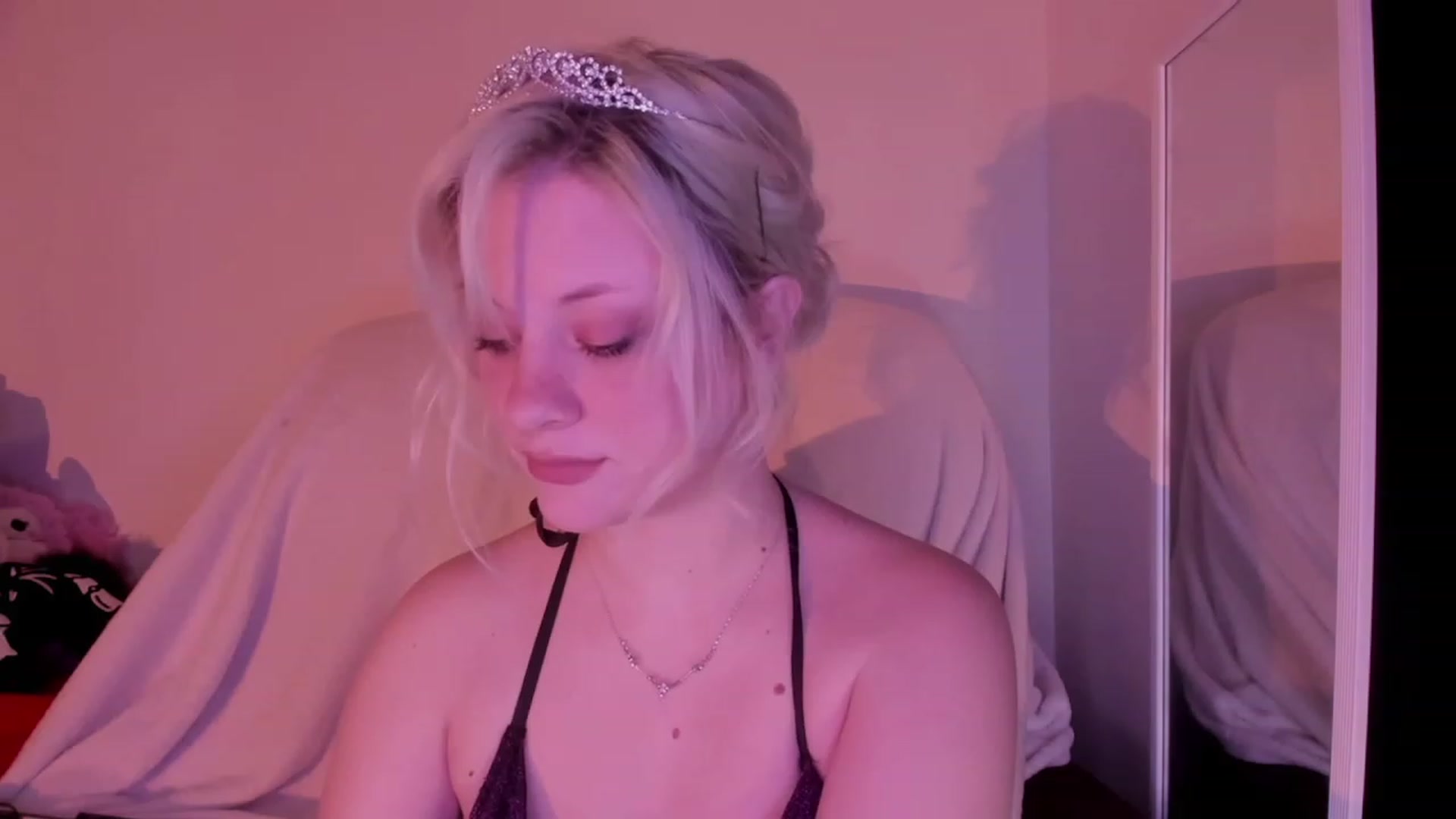 Gallery image thumbnail from flooziy's myfreecams stream on, 11/24/2022, 09:28 image 5 of 20
