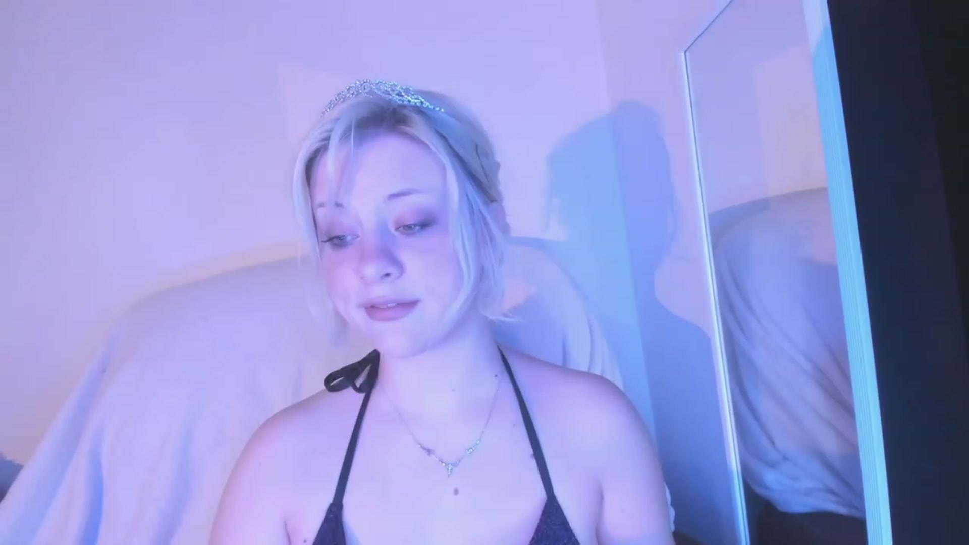 Gallery image thumbnail from flooziy's myfreecams stream on, 11/24/2022, 09:28 image 17 of 20