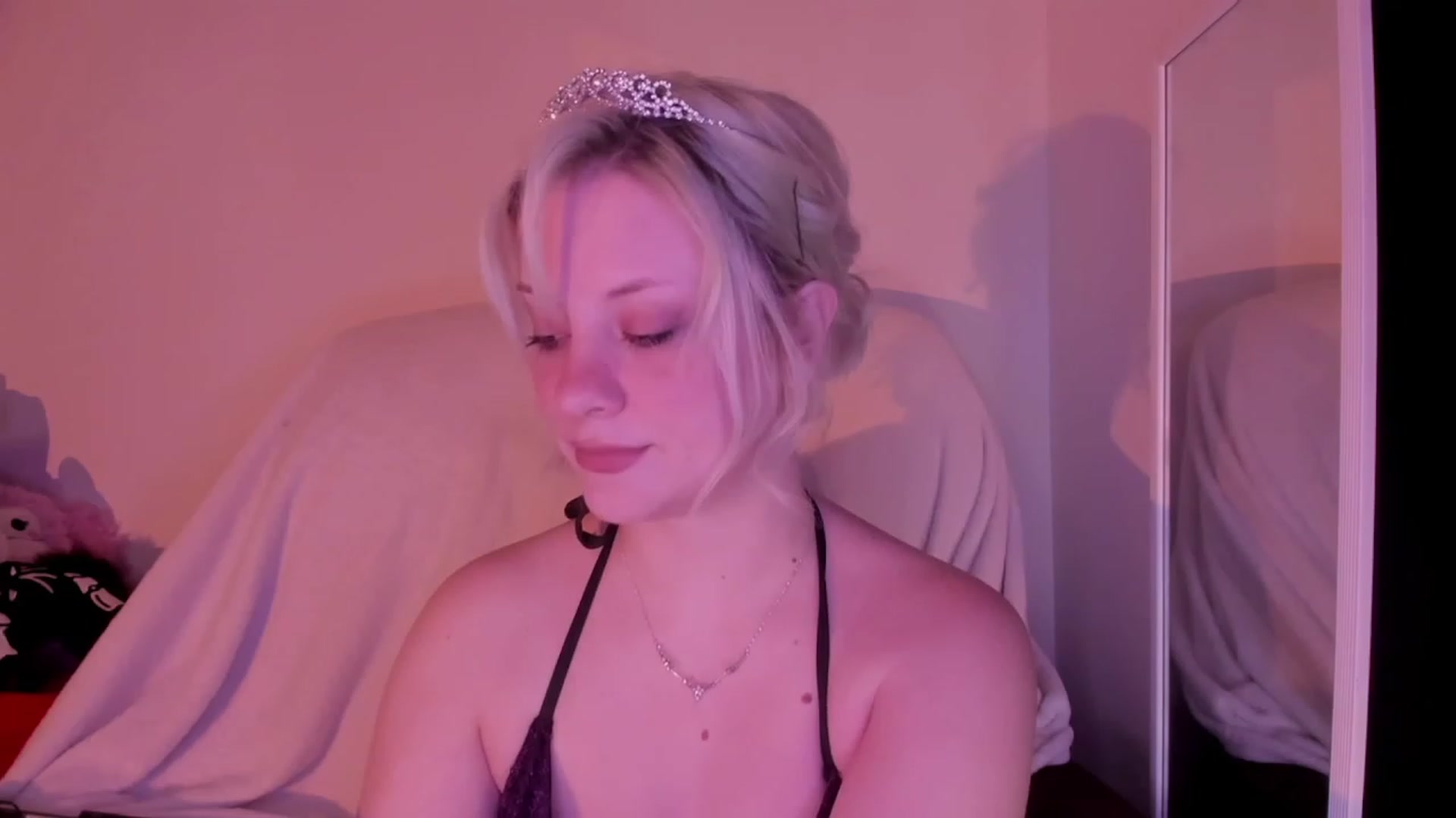 Gallery image thumbnail from flooziy's myfreecams stream on, 11/24/2022, 09:28 image 6 of 20