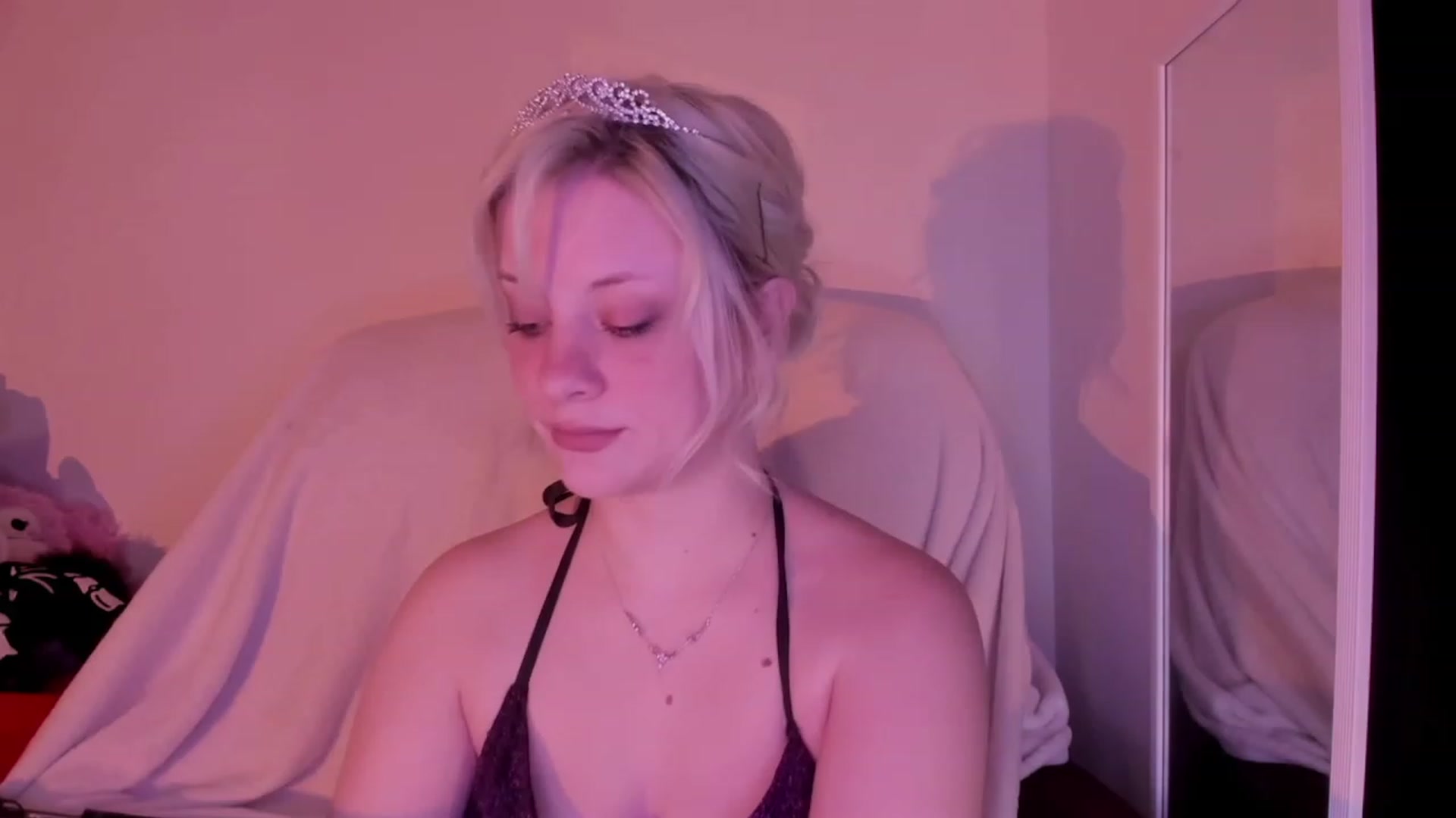 Gallery image thumbnail from flooziy's myfreecams stream on, 11/24/2022, 09:28 image 7 of 20