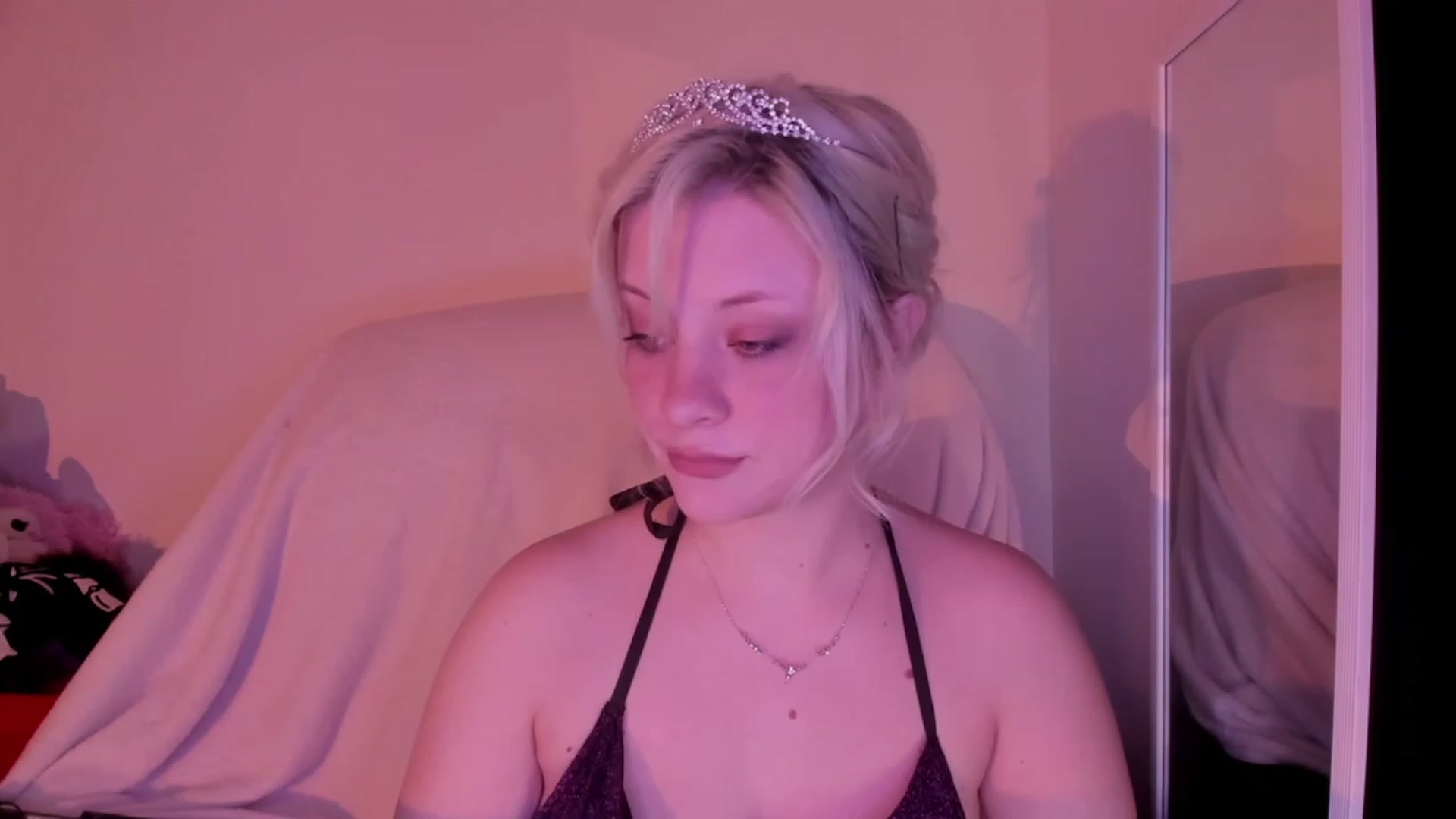 Gallery image thumbnail from flooziy's myfreecams stream on, 11/24/2022, 09:28 image 9 of 20