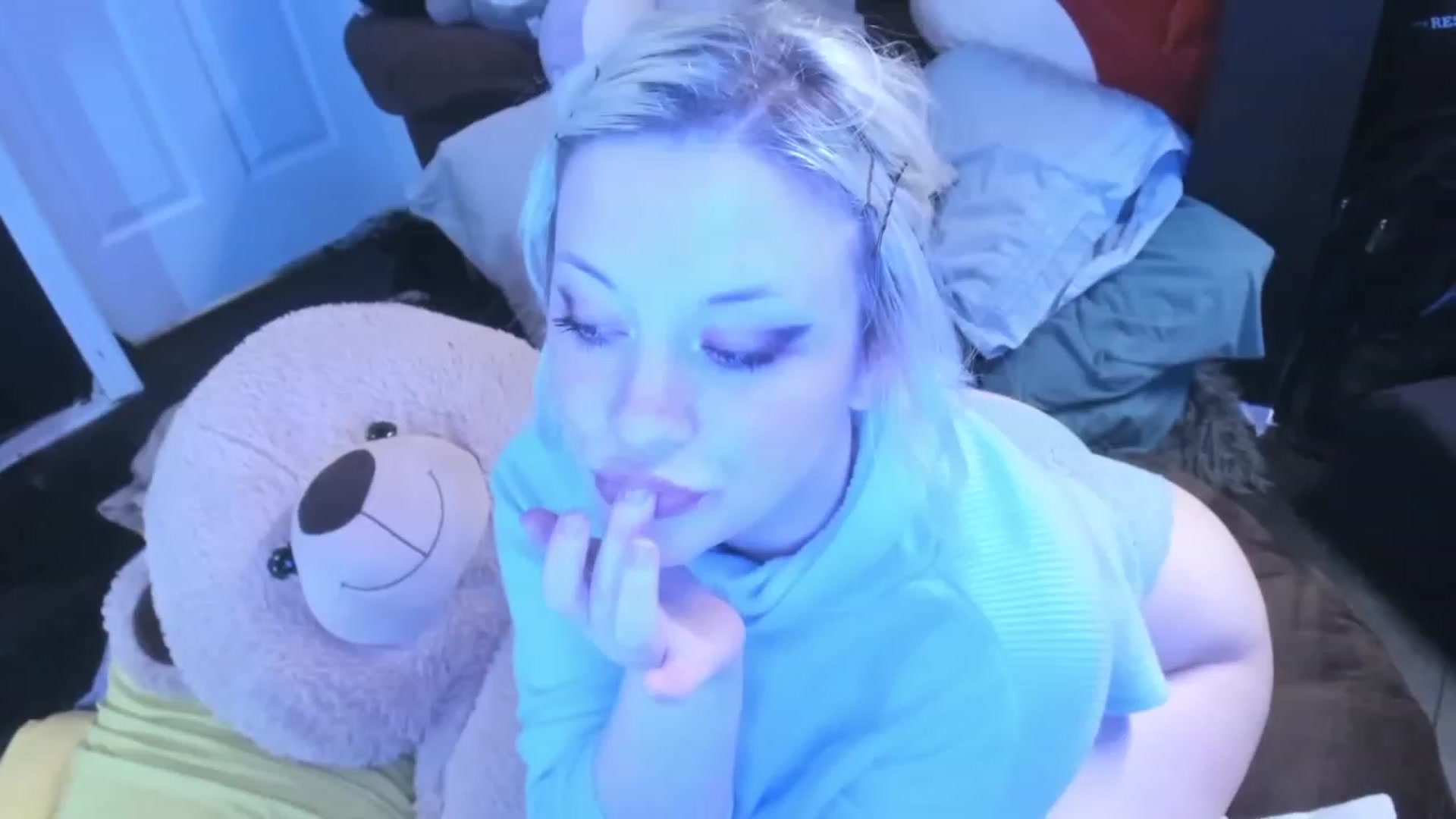 Gallery image thumbnail from flooziy's myfreecams stream on, 11/25/2022, 09:29 image 4 of 20