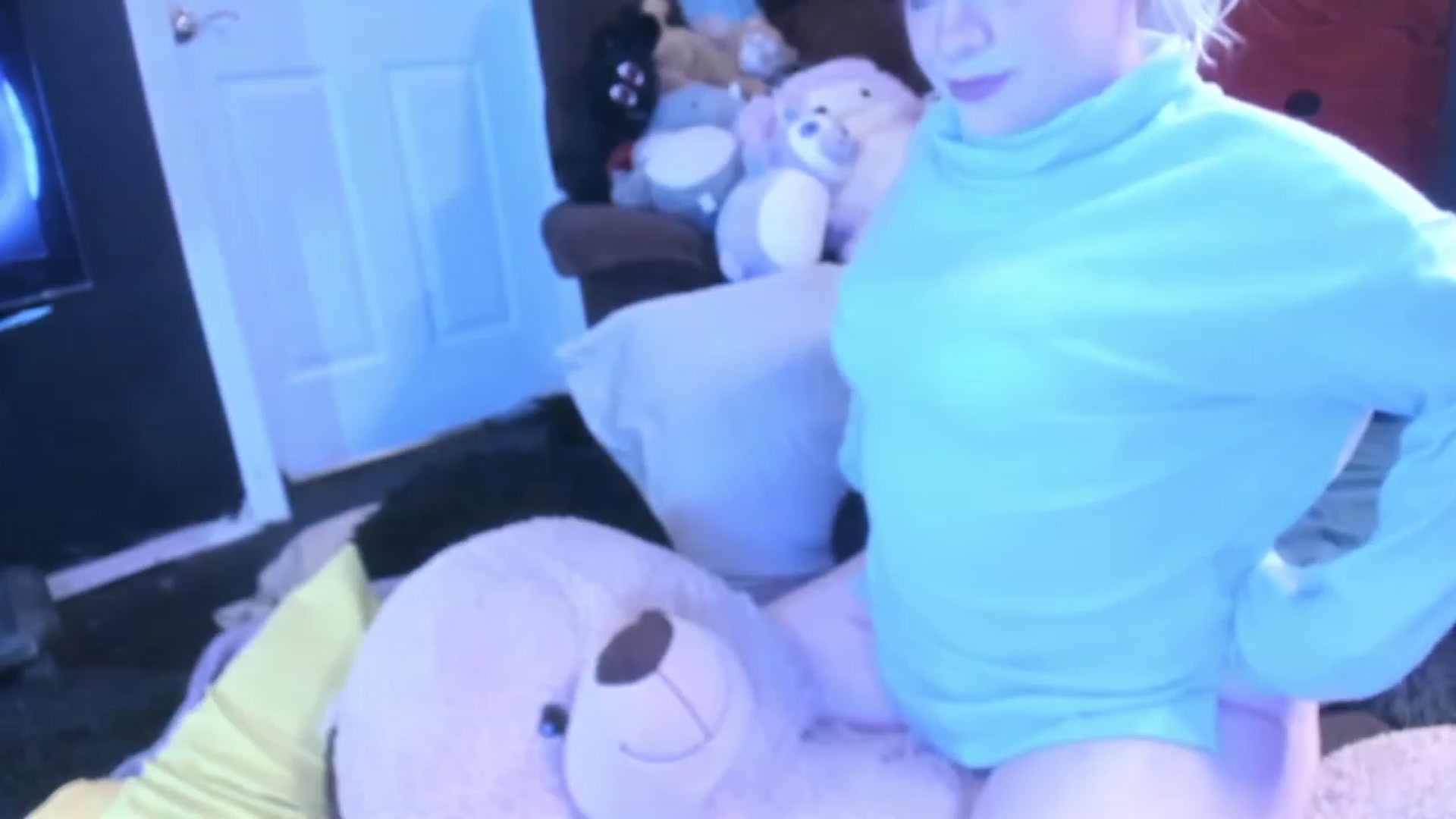 Gallery image thumbnail from flooziy's myfreecams stream on, 11/25/2022, 09:29 image 19 of 20