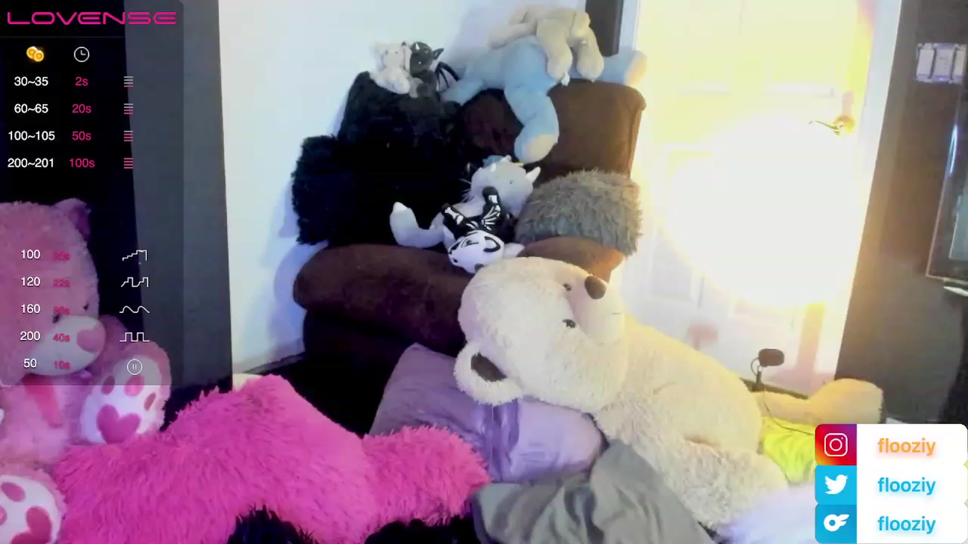 Gallery image thumbnail from flooziy's myfreecams stream on, 11/26/2022, 10:37 image 3 of 20