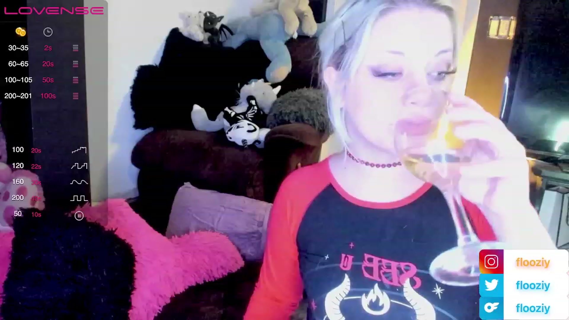 Gallery image thumbnail from flooziy's myfreecams stream on, 11/26/2022, 11:07 image 15 of 20