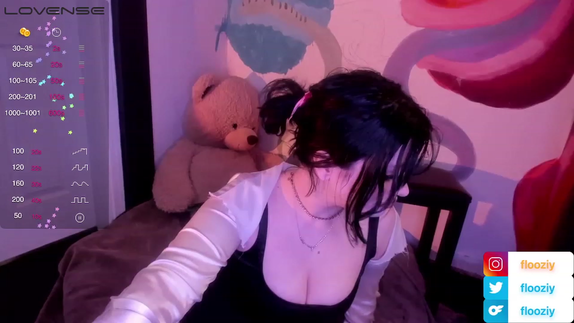 Gallery image thumbnail from flooziy's myfreecams stream on, 12/10/2022, 04:01 image 7 of 20