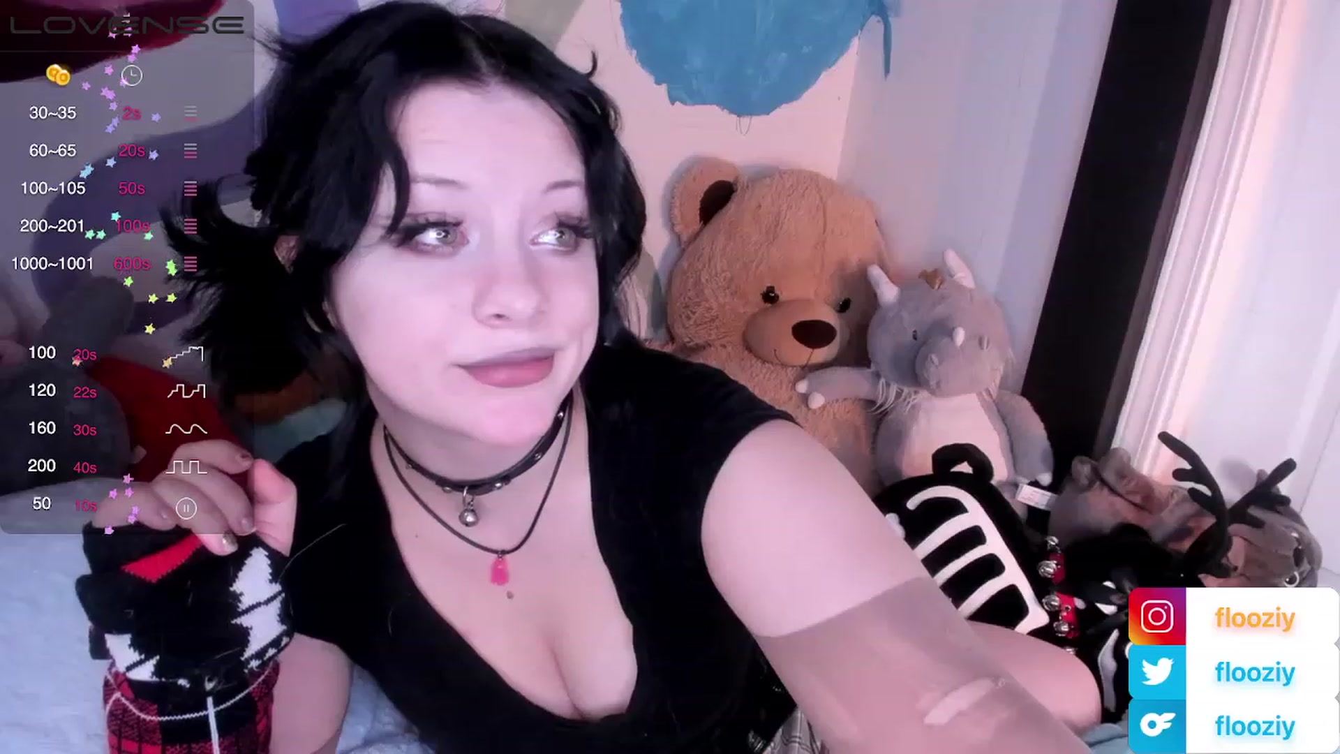 Gallery image thumbnail from flooziy's myfreecams stream on, 12/15/2022, 08:39 image 18 of 20