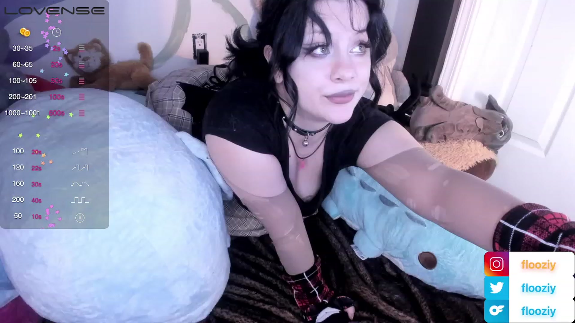 Gallery image thumbnail from flooziy's myfreecams stream on, 12/15/2022, 08:39 image 7 of 20