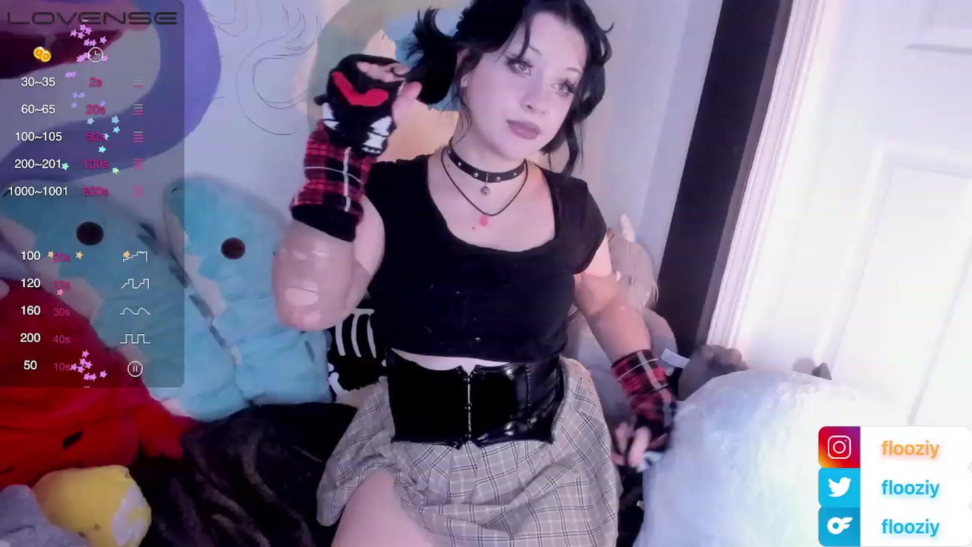 Gallery image thumbnail from flooziy's myfreecams stream on, 12/15/2022, 09:21 image 10 of 20