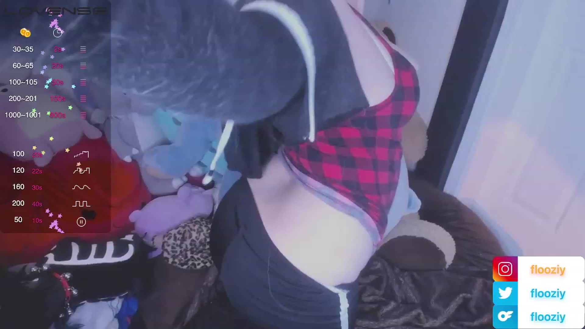 Gallery image thumbnail from flooziy's myfreecams stream on, 12/31/2022, 10:03 image 8 of 20