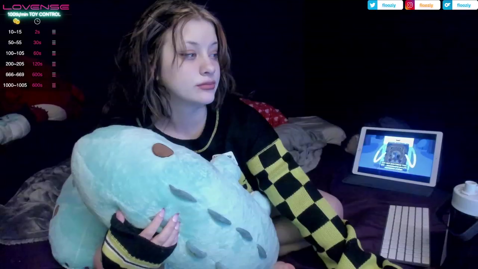 Gallery image thumbnail from flooziy's myfreecams stream on, 02/10/2023, 09:10 image 8 of 20