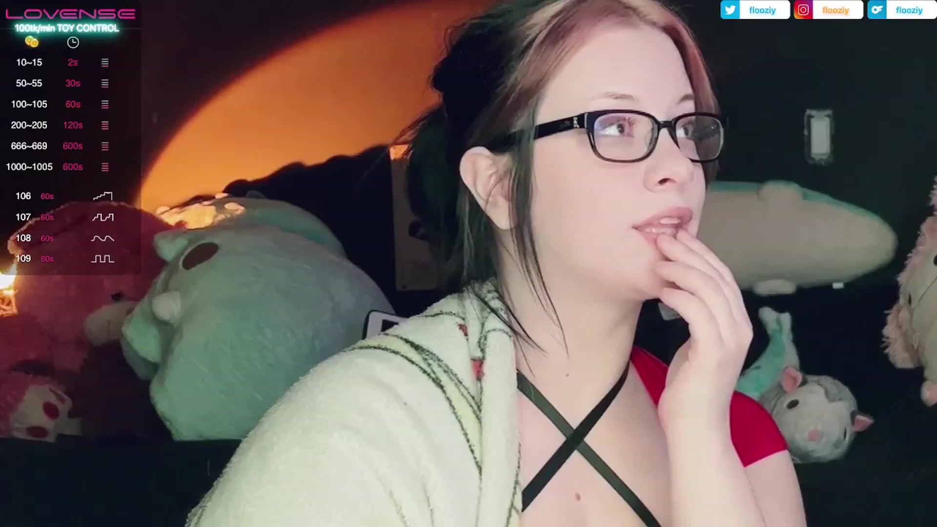 Gallery image thumbnail from flooziy's myfreecams stream on, 03/27/2023, 10:08 image 8 of 20