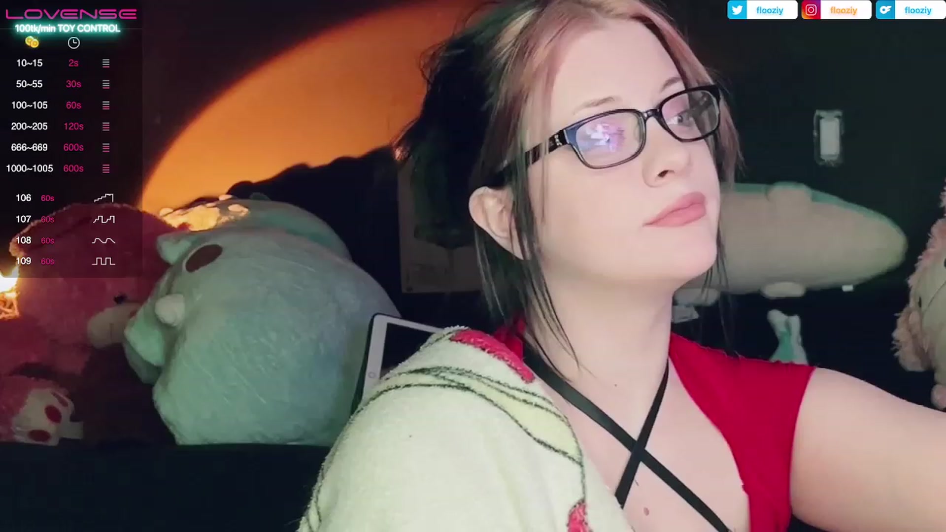 Gallery image thumbnail from flooziy's myfreecams stream on, 03/27/2023, 10:08 image 14 of 20