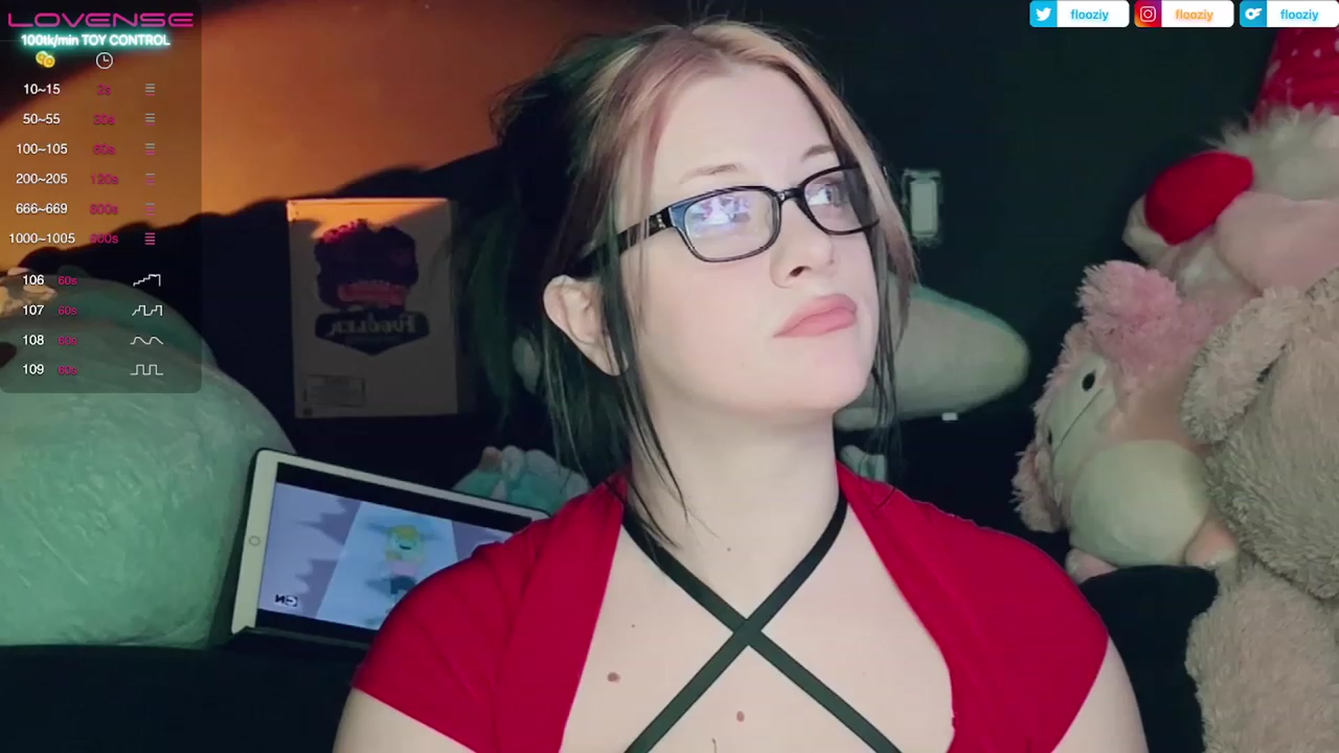 Gallery image thumbnail from flooziy's myfreecams stream on, 03/27/2023, 10:08 image 18 of 20