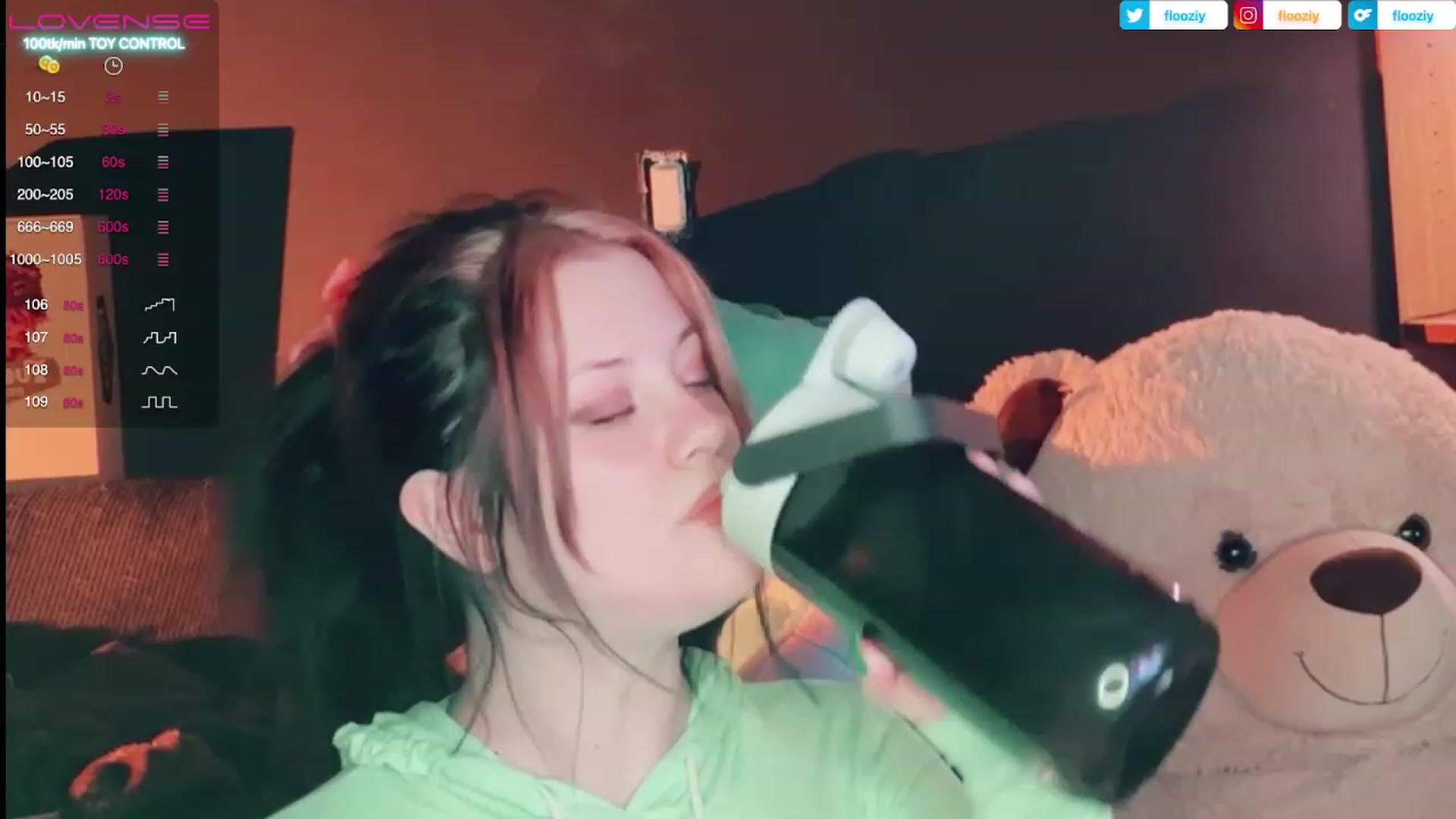 Gallery image thumbnail from flooziy's myfreecams stream on, 03/28/2023, 08:14 image 8 of 20