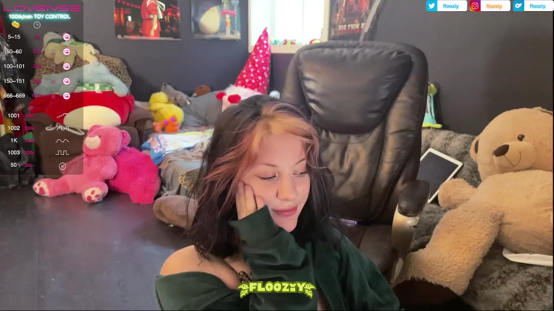 Gallery image thumbnail from flooziy's myfreecams stream on, 04/28/2023, 02:21 image 5 of 20