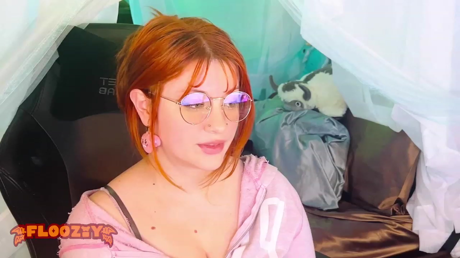 Gallery image thumbnail from flooziy's myfreecams stream on, 01/12/2024, 06:27 image 4 of 20