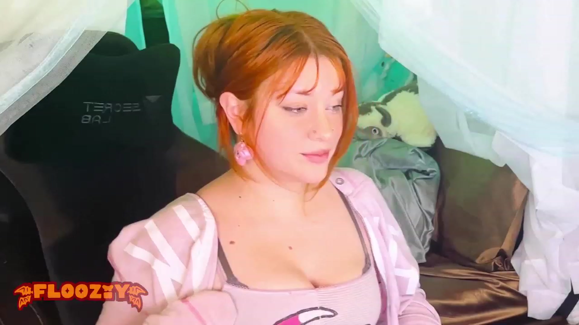 Gallery image thumbnail from flooziy's myfreecams stream on, 01/12/2024, 06:27 image 15 of 20