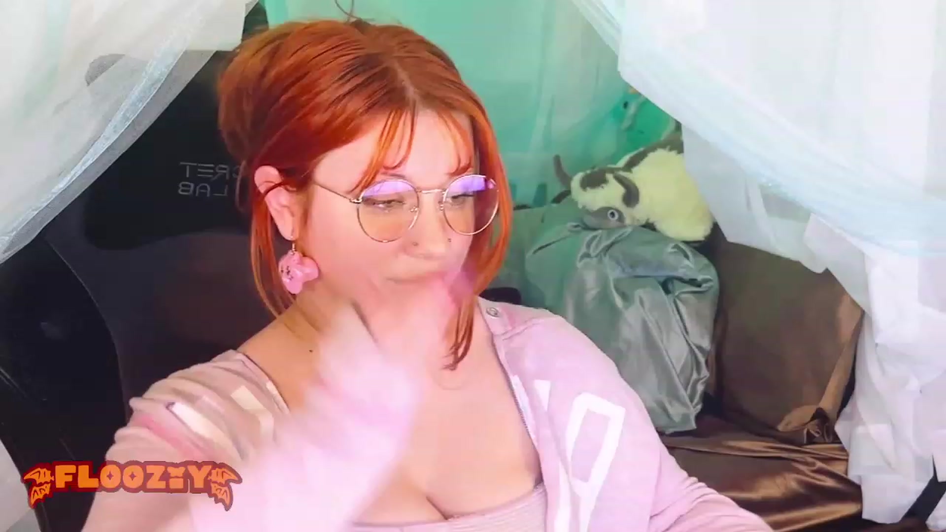 Gallery image thumbnail from flooziy's myfreecams stream on, 01/12/2024, 06:27 image 14 of 20