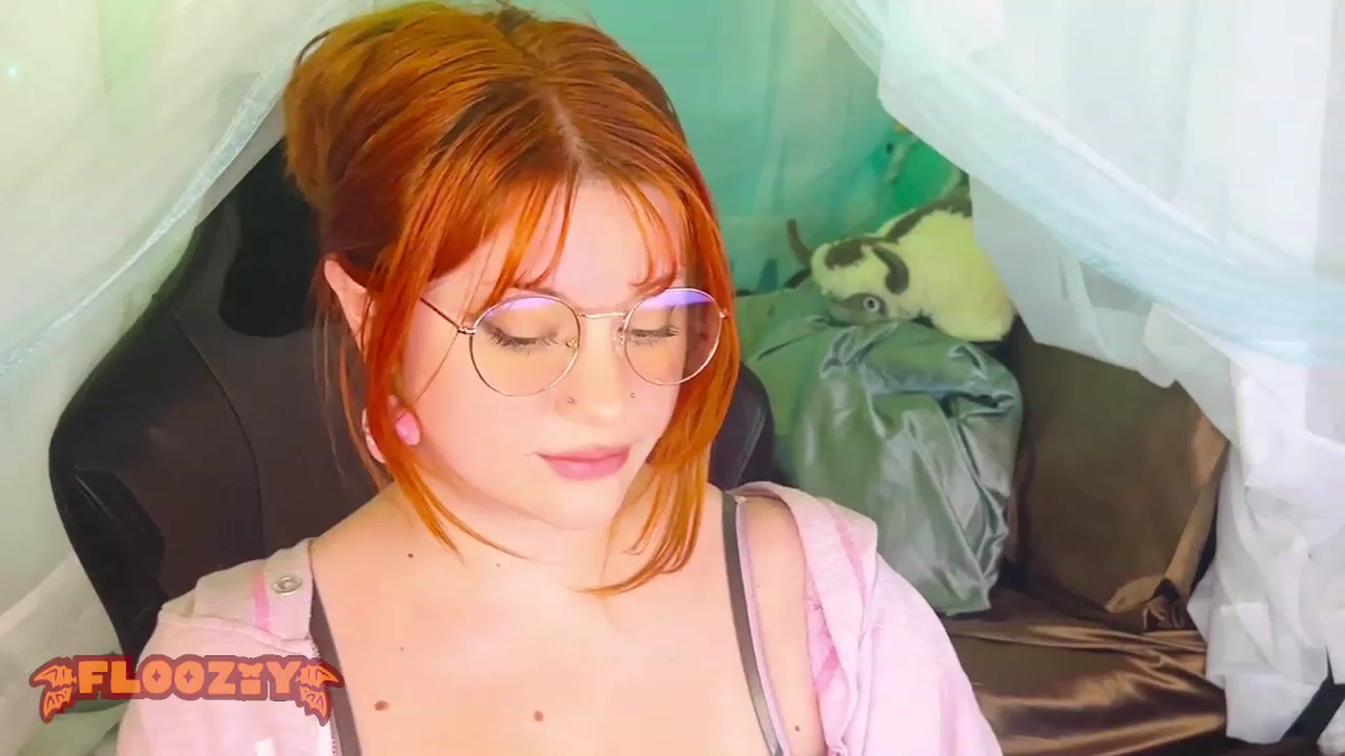 Gallery image thumbnail from flooziy's myfreecams stream on, 01/12/2024, 06:27 image 13 of 20