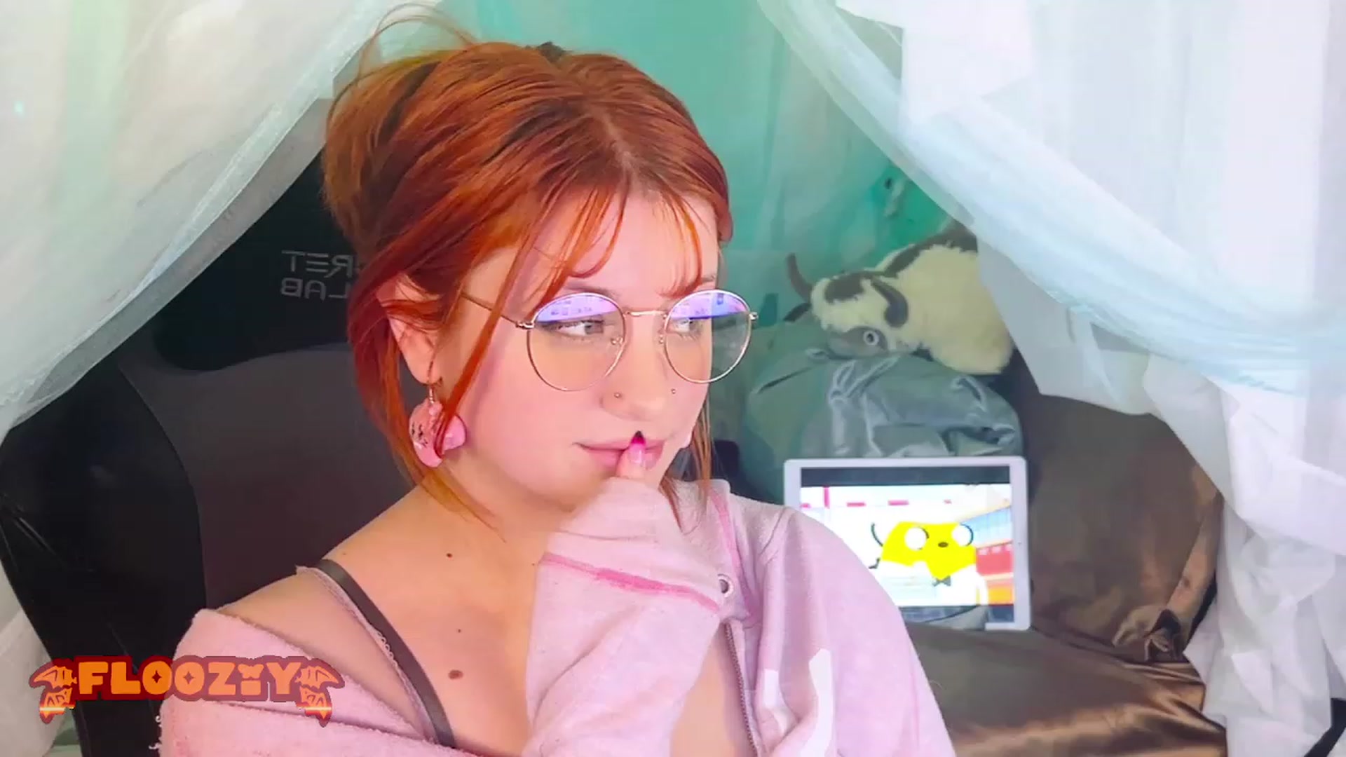 Gallery image thumbnail from flooziy's myfreecams stream on, 01/12/2024, 06:27 image 20 of 20