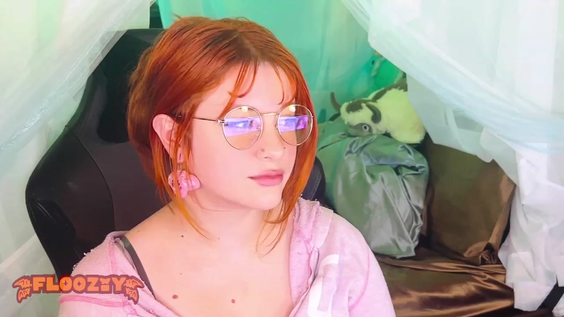 Gallery image thumbnail from flooziy's myfreecams stream on, 01/12/2024, 06:27 image 2 of 20