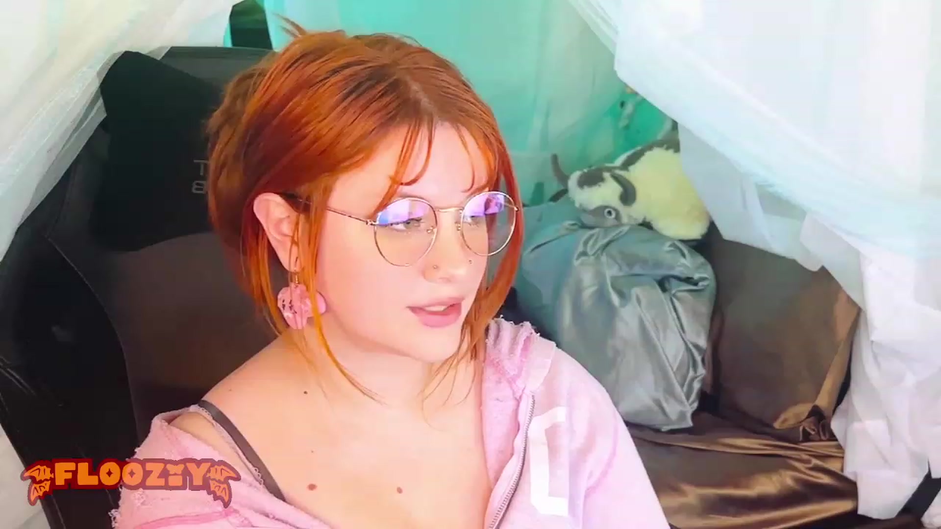 Gallery image thumbnail from flooziy's myfreecams stream on, 01/12/2024, 06:27 image 3 of 20