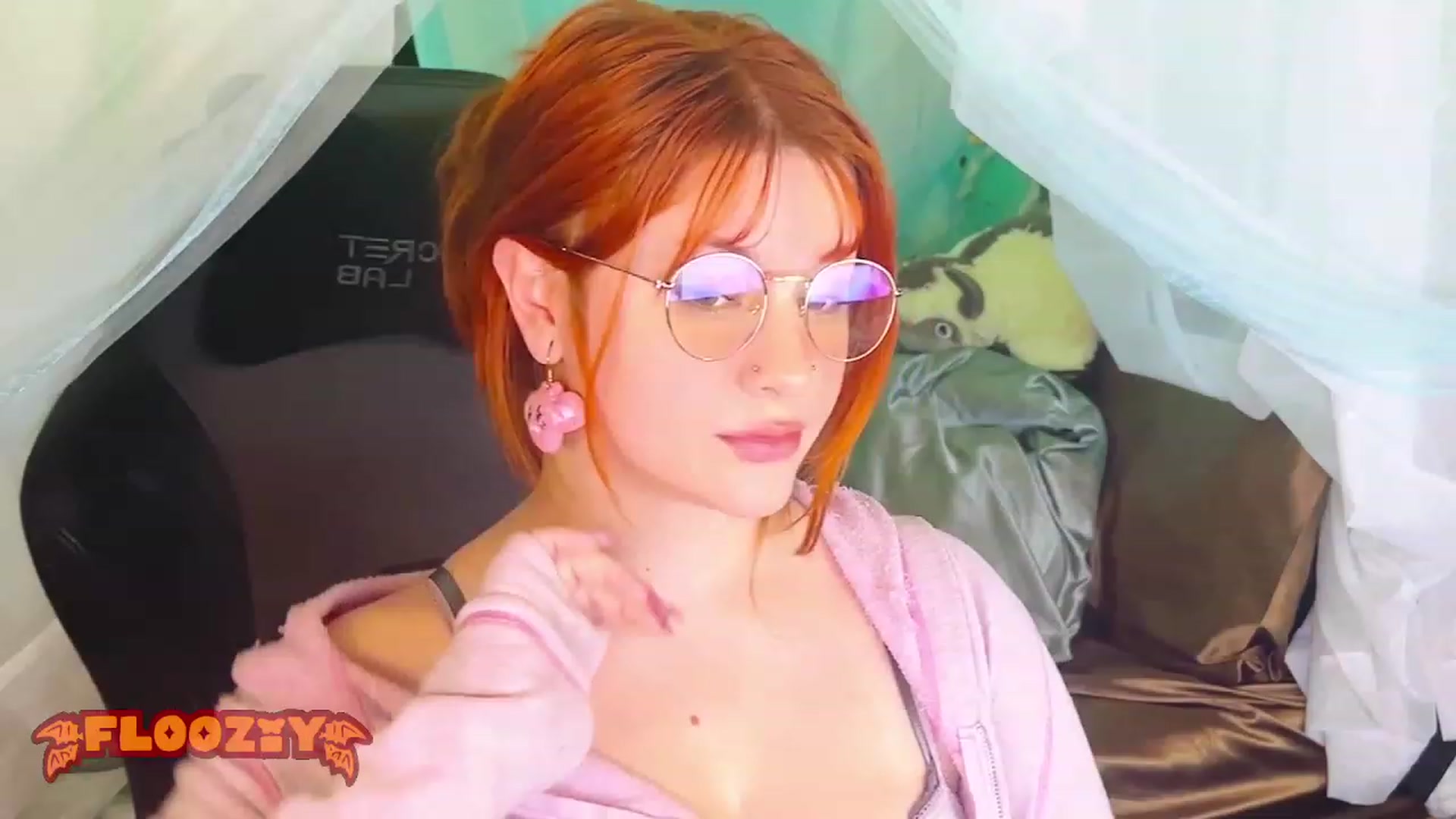 Gallery image thumbnail from flooziy's myfreecams stream on, 01/12/2024, 06:27 image 7 of 20