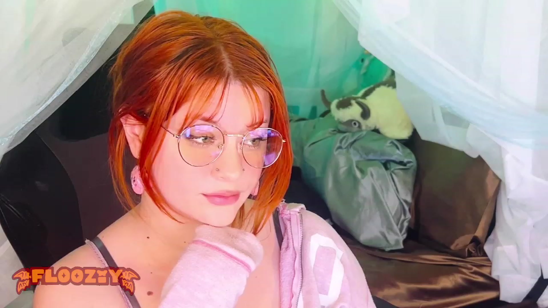 Gallery image thumbnail from flooziy's myfreecams stream on, 01/12/2024, 06:27 image 9 of 20