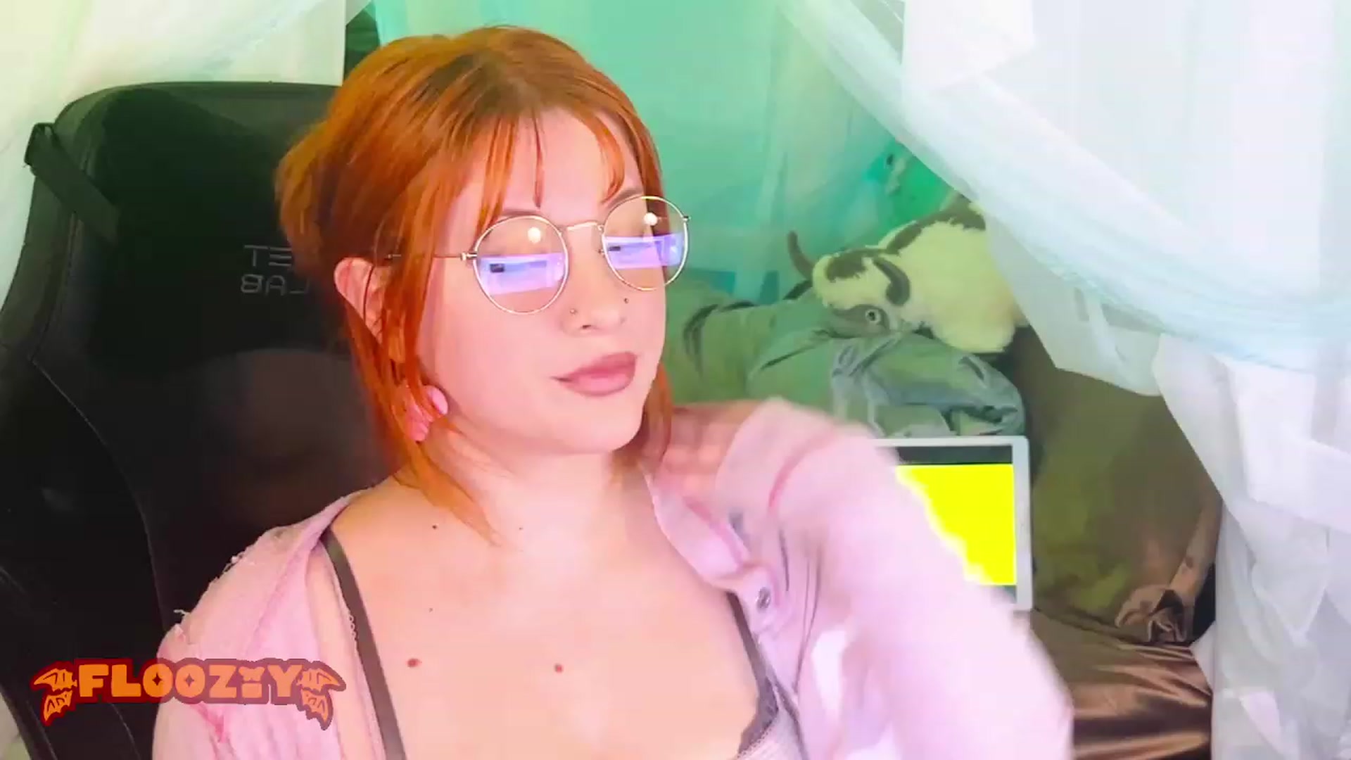 Gallery image thumbnail from flooziy's myfreecams stream on, 01/12/2024, 07:37 image 2 of 20