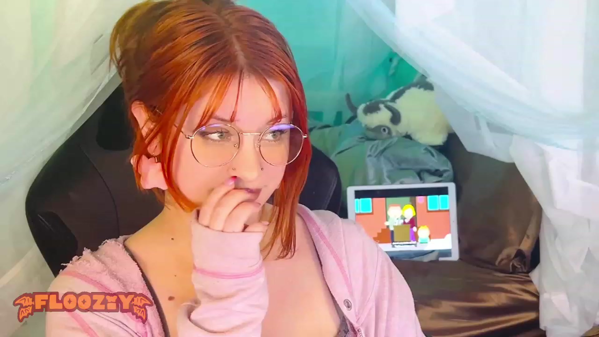 Gallery image thumbnail from flooziy's myfreecams stream on, 01/12/2024, 07:37 image 15 of 20