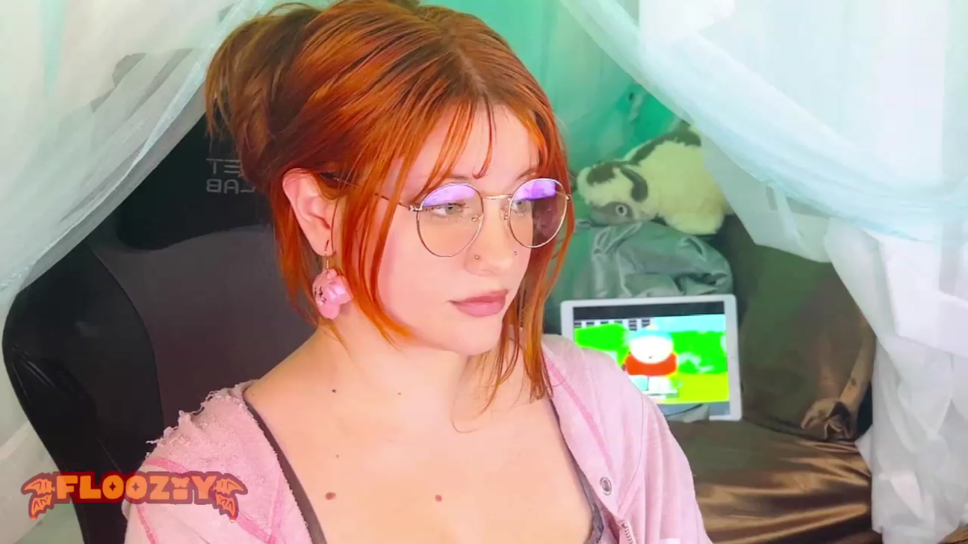 Gallery image thumbnail from flooziy's myfreecams stream on, 01/12/2024, 07:37 image 16 of 20