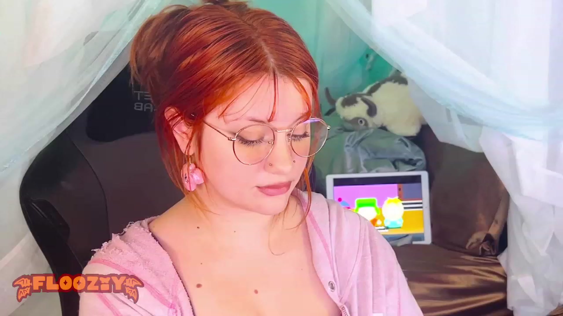Gallery image thumbnail from flooziy's myfreecams stream on, 01/12/2024, 07:37 image 18 of 20
