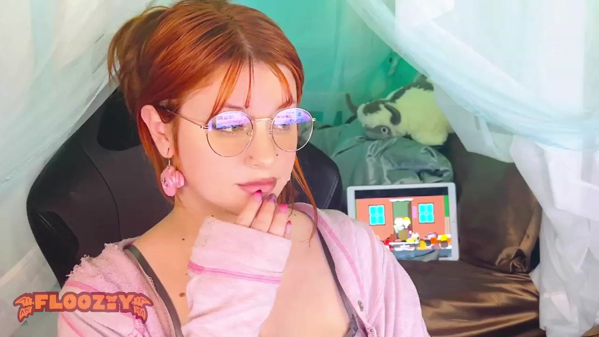 Gallery image thumbnail from flooziy's myfreecams stream on, 01/12/2024, 07:37 image 14 of 20