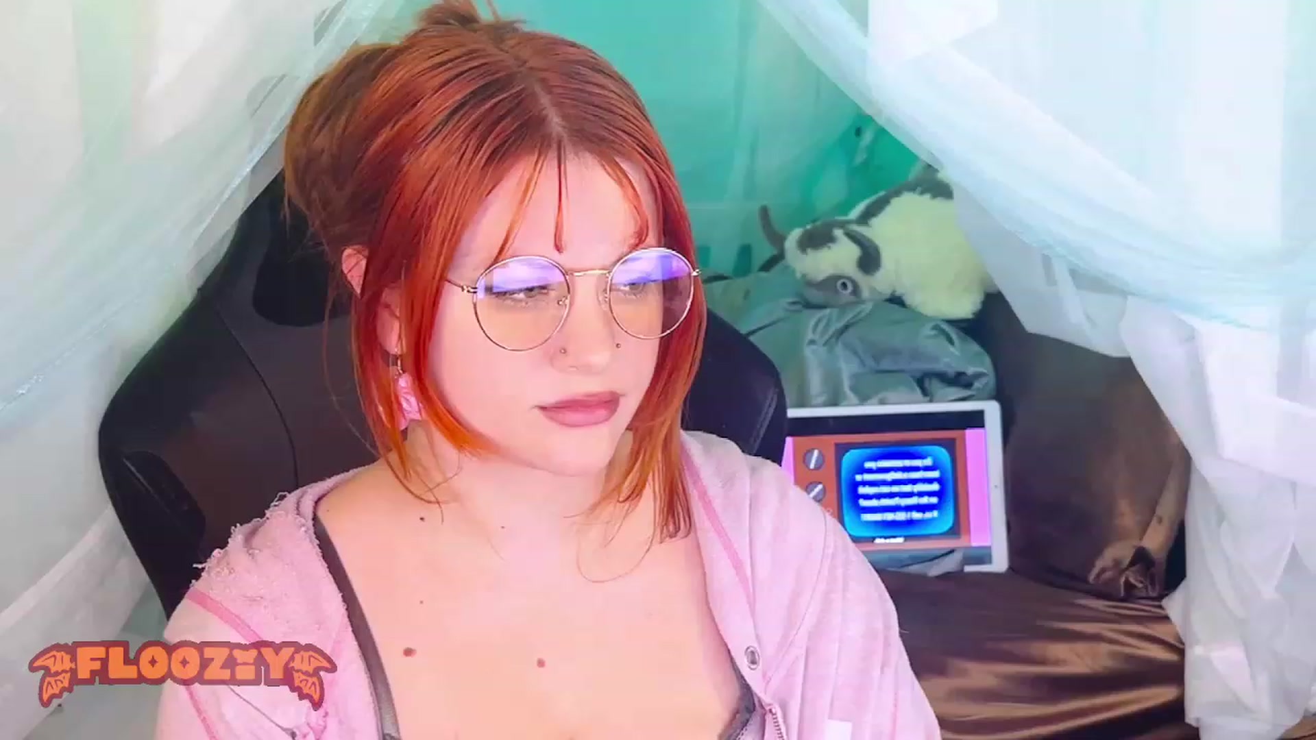 Gallery image thumbnail from flooziy's myfreecams stream on, 01/12/2024, 07:37 image 17 of 20