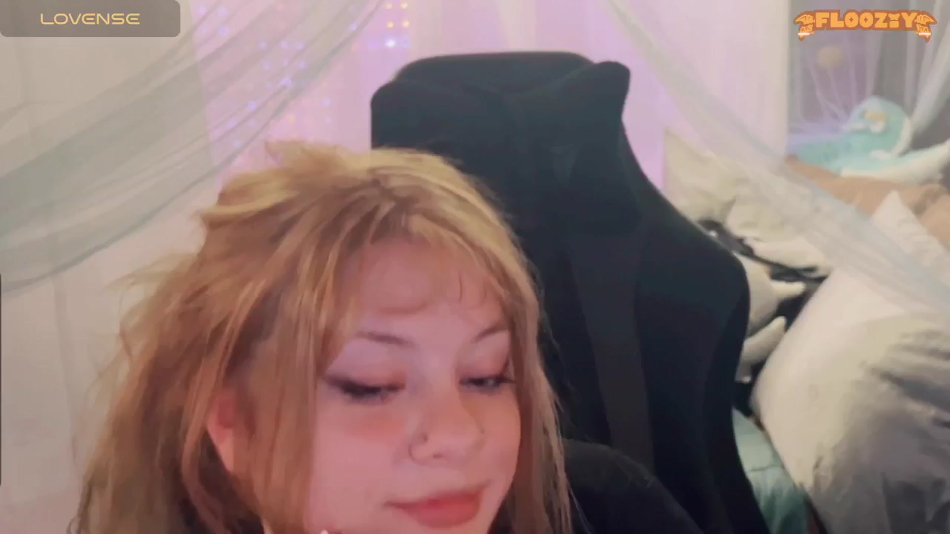 Gallery image thumbnail from flooziy's myfreecams stream on, 04/25/2024, 08:57 image 4 of 20