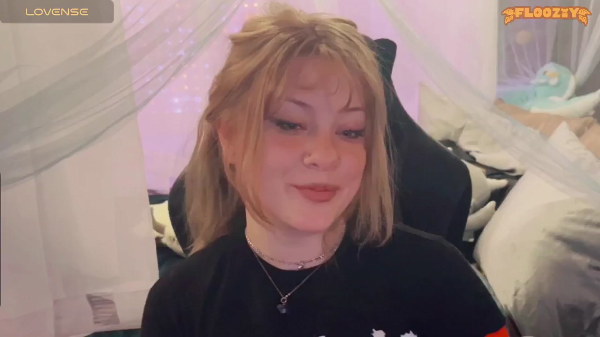 Gallery image thumbnail from flooziy's myfreecams stream on, 04/25/2024, 08:57 image 3 of 20