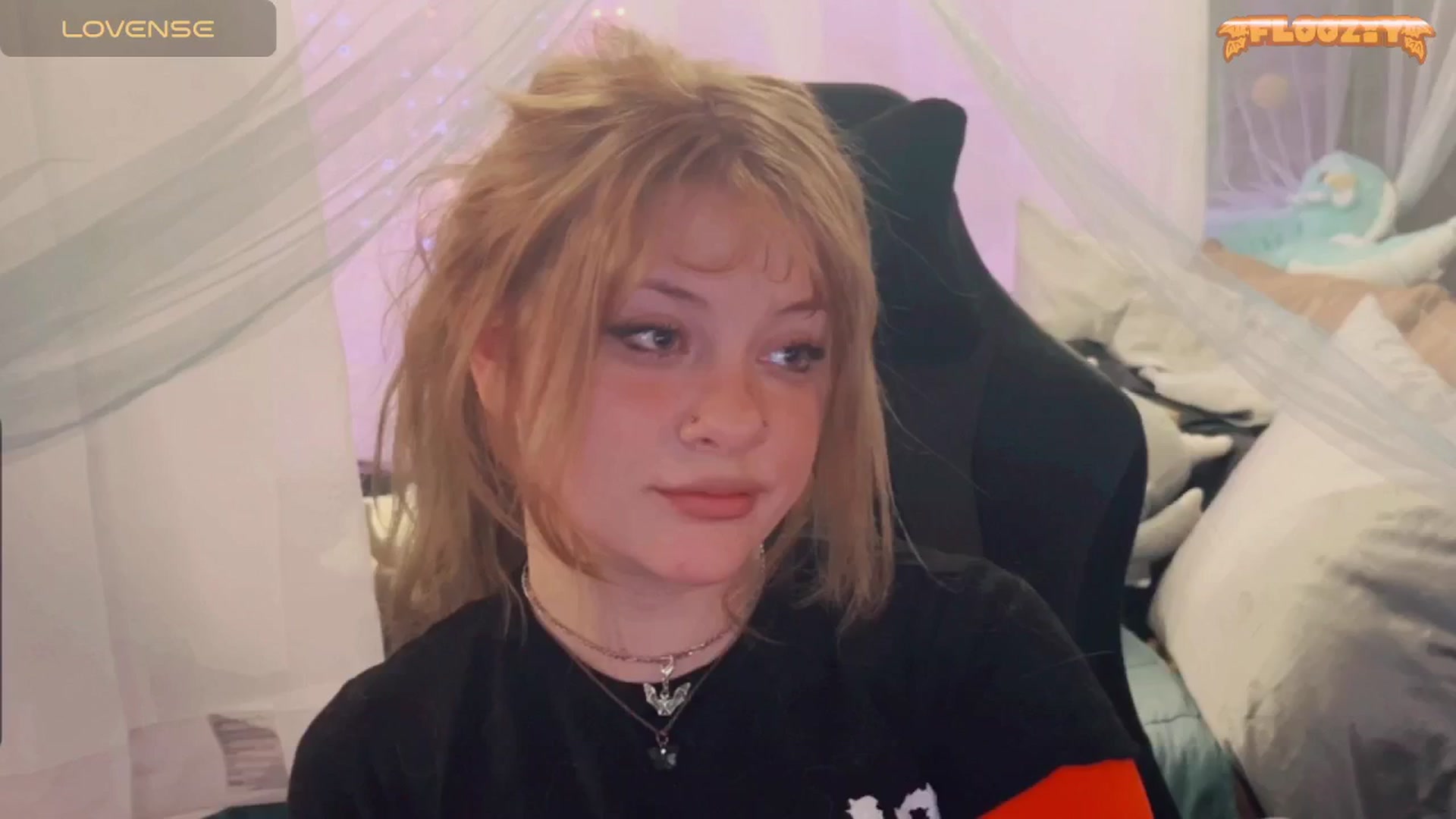Gallery image thumbnail from flooziy's myfreecams stream on, 04/25/2024, 08:57 image 5 of 20