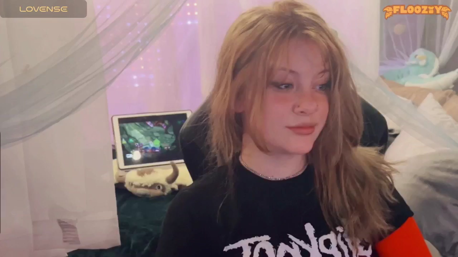 Gallery image thumbnail from flooziy's myfreecams stream on, 04/25/2024, 08:57 image 2 of 20