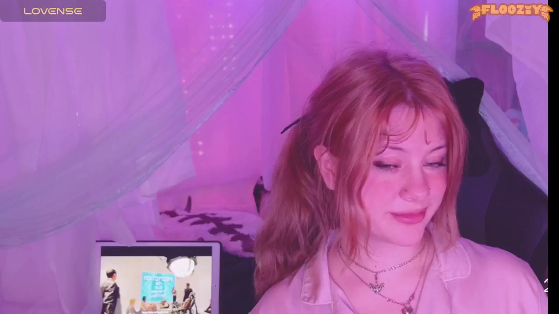 Gallery image thumbnail from flooziy's myfreecams stream on, 04/30/2024, 14:05 image 14 of 20
