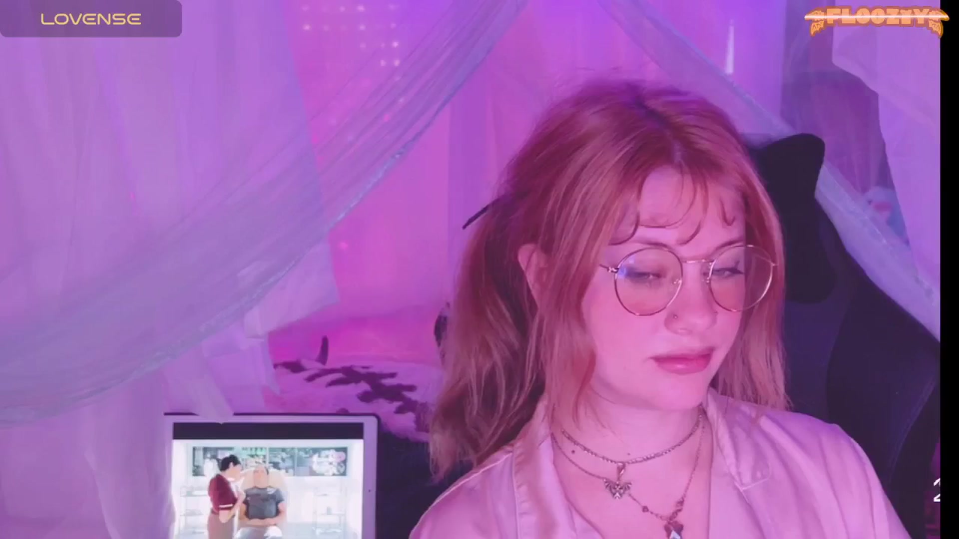 Gallery image thumbnail from flooziy's myfreecams stream on, 04/30/2024, 14:05 image 18 of 20