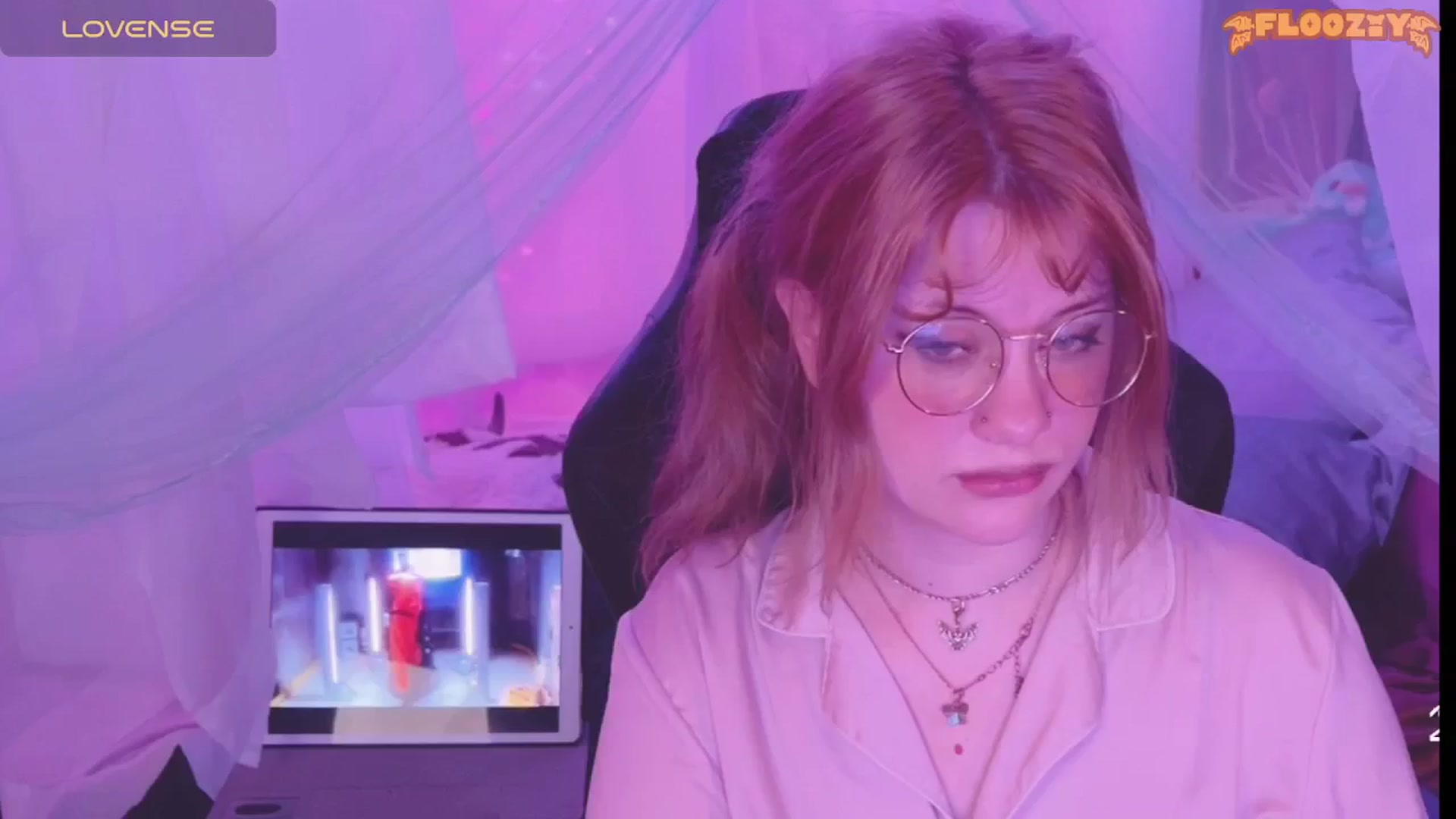 Gallery image thumbnail from flooziy's myfreecams stream on, 04/30/2024, 14:05 image 1 of 20