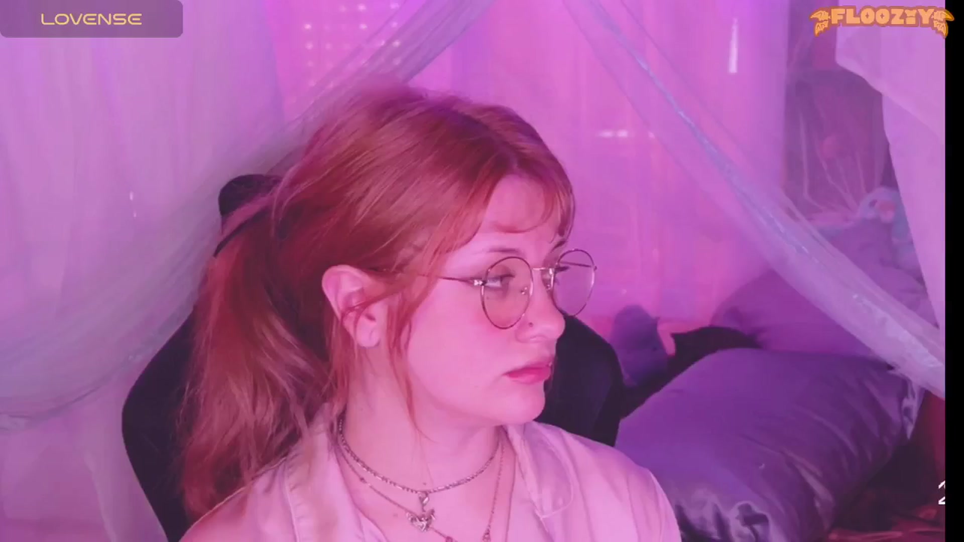 Gallery image thumbnail from flooziy's myfreecams stream on, 04/30/2024, 14:05 image 13 of 20