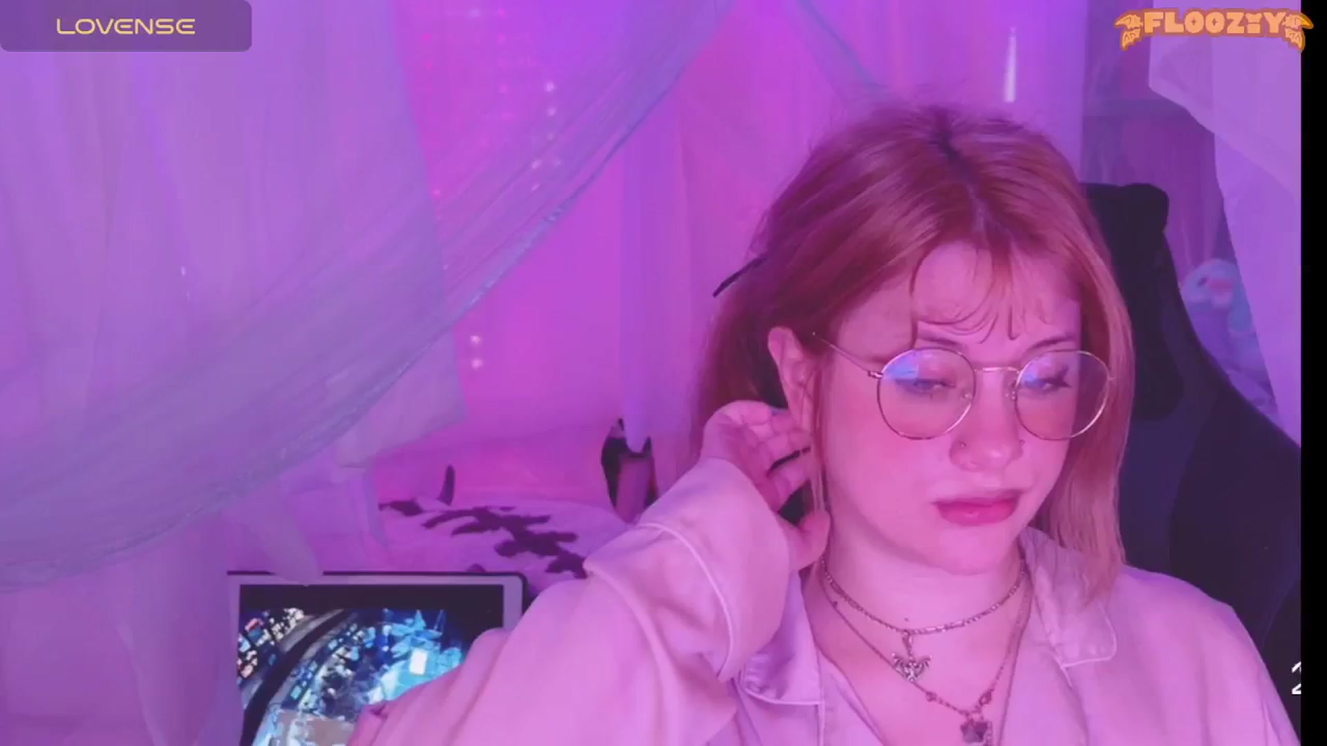 Gallery image thumbnail from flooziy's myfreecams stream on, 04/30/2024, 14:05 image 16 of 20