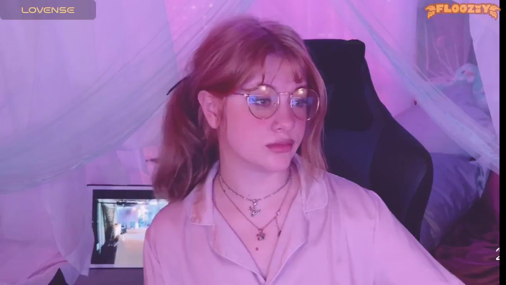 Gallery image thumbnail from flooziy's myfreecams stream on, 04/30/2024, 14:05 image 5 of 20