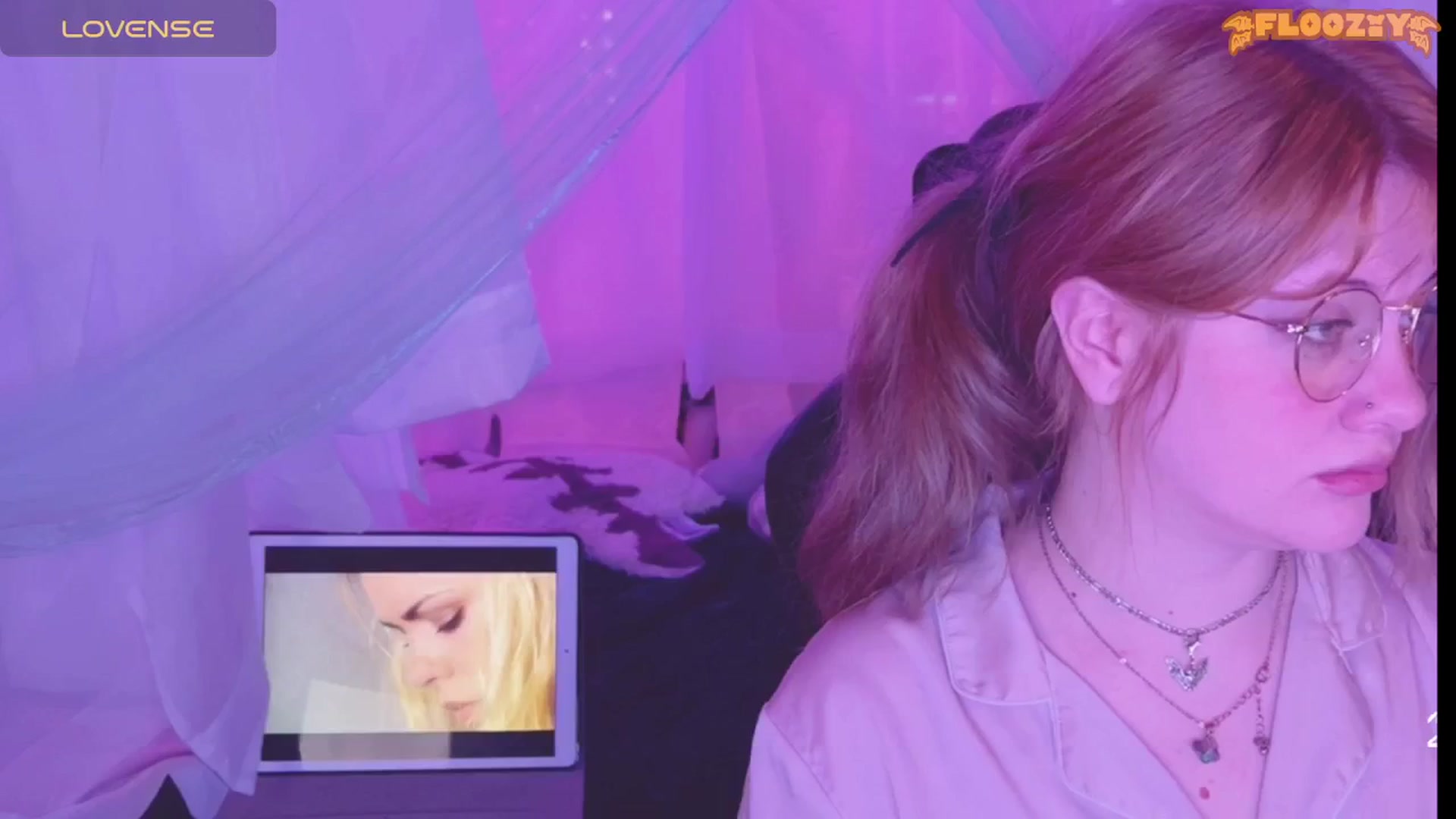 Gallery image thumbnail from flooziy's myfreecams stream on, 04/30/2024, 14:05 image 7 of 20