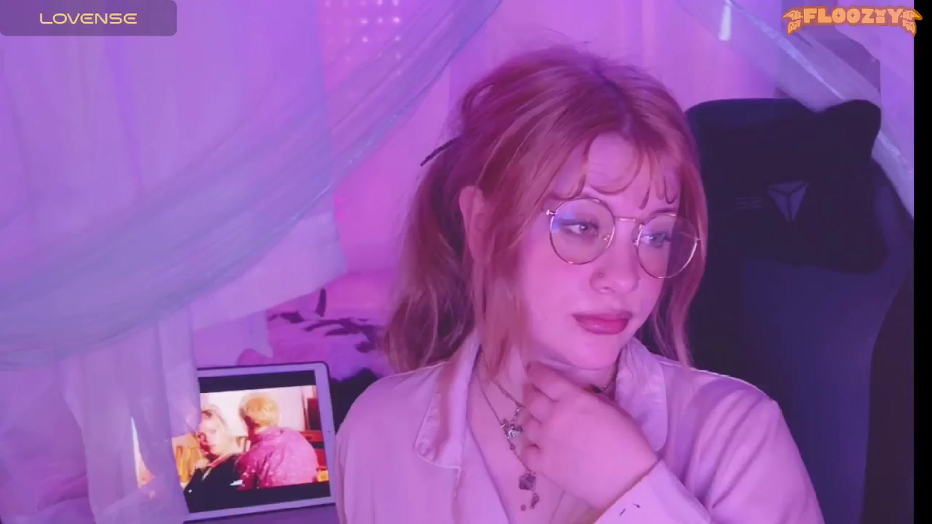 Gallery image thumbnail from flooziy's myfreecams stream on, 04/30/2024, 14:54 image 15 of 20